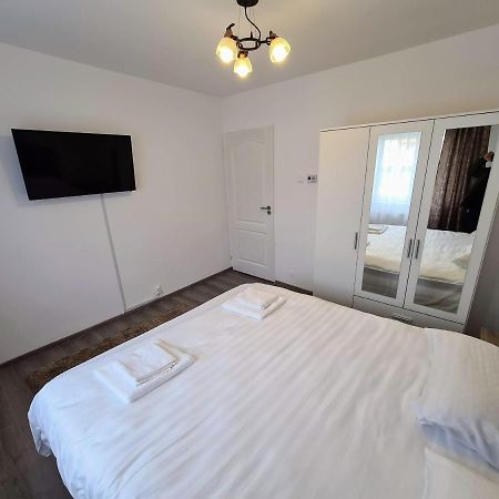 Spy Apartment Haţeg Екстериор снимка