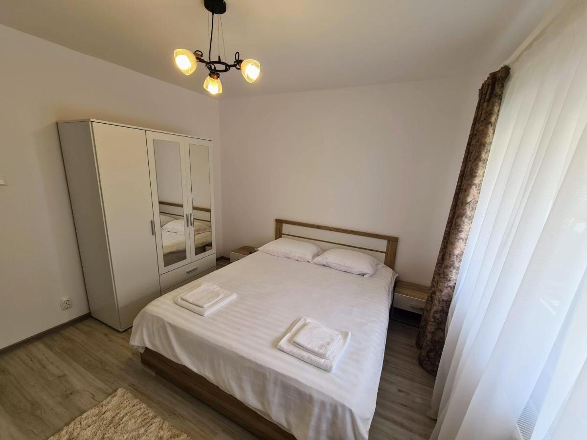 Spy Apartment Haţeg Екстериор снимка