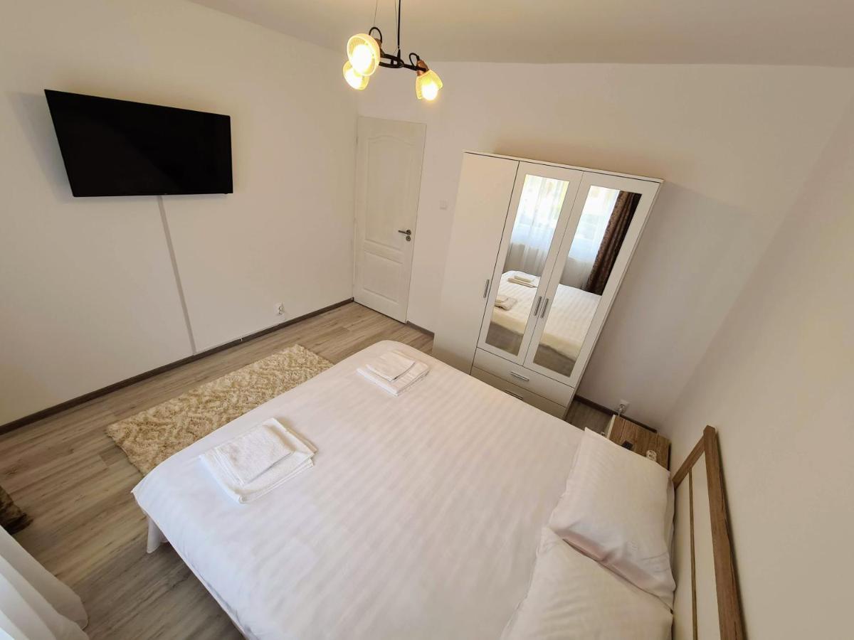 Spy Apartment Haţeg Екстериор снимка